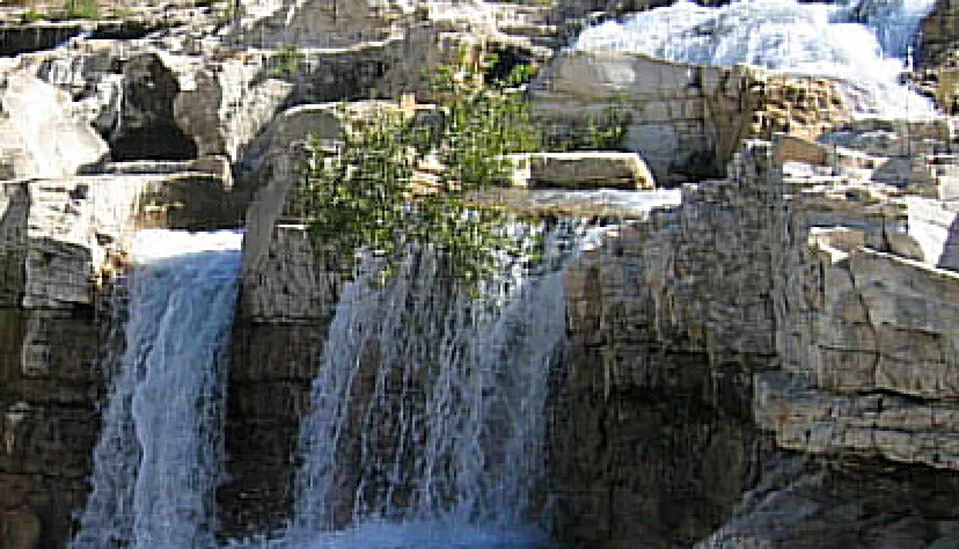 La Roque-sur-Cèze et les cascades du Sautadet La Roque-sur-Cèze et les cascades du Sautadet
